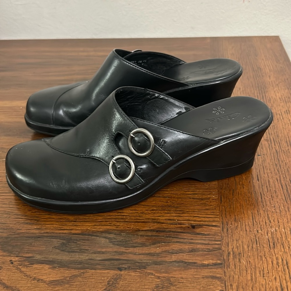 Women’s Clark’s Black Leather Mules Size 7.5